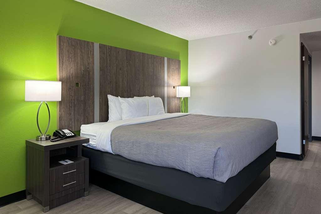 Quality Inn Clarksville - Exit 11 Стая снимка