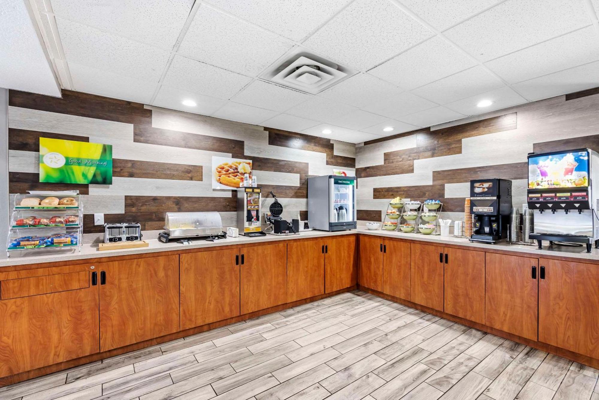 Quality Inn Clarksville - Exit 11 Екстериор снимка