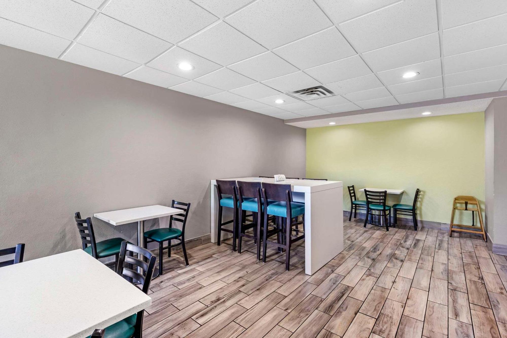 Quality Inn Clarksville - Exit 11 Екстериор снимка