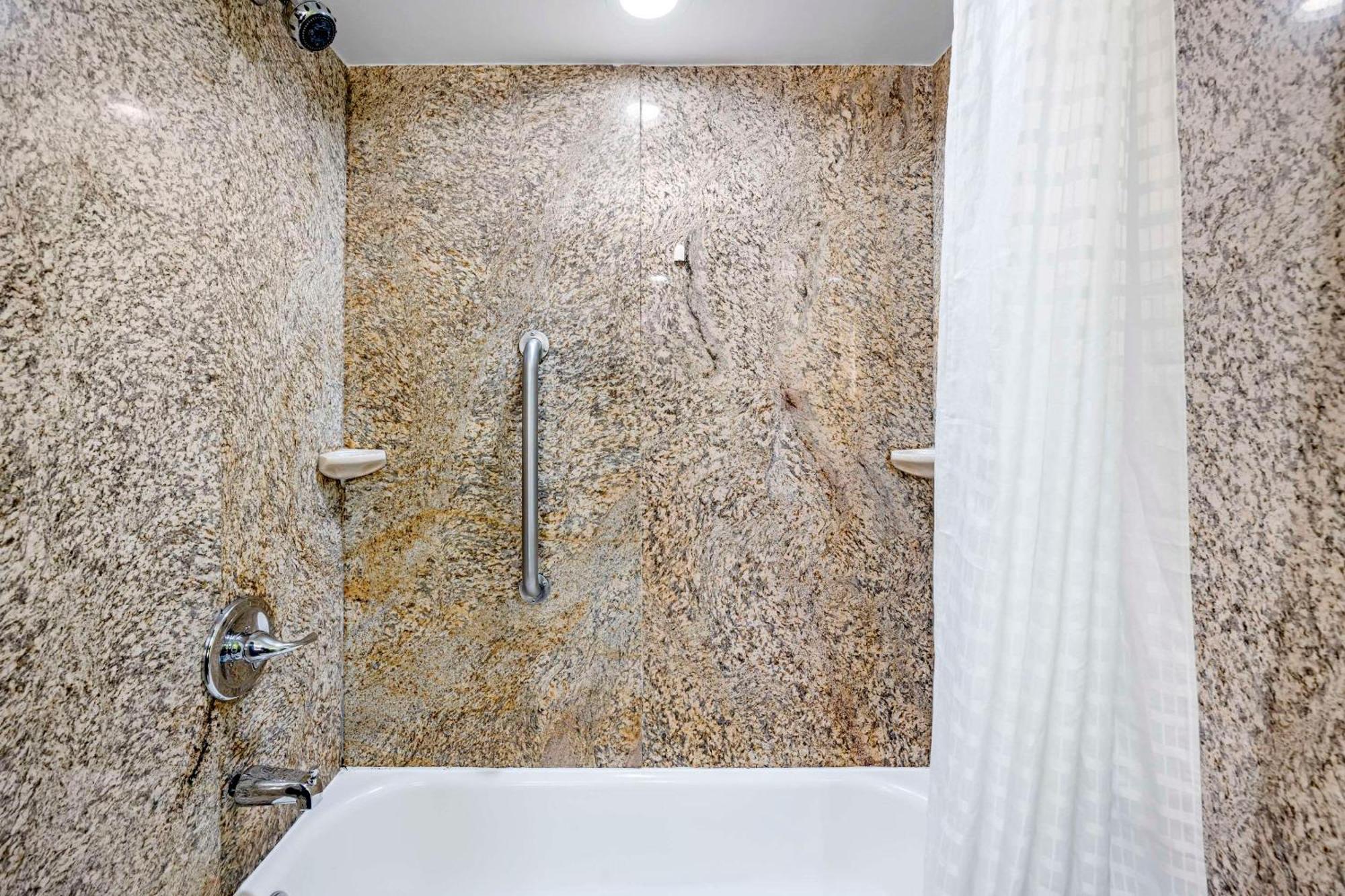 Quality Inn Clarksville - Exit 11 Екстериор снимка