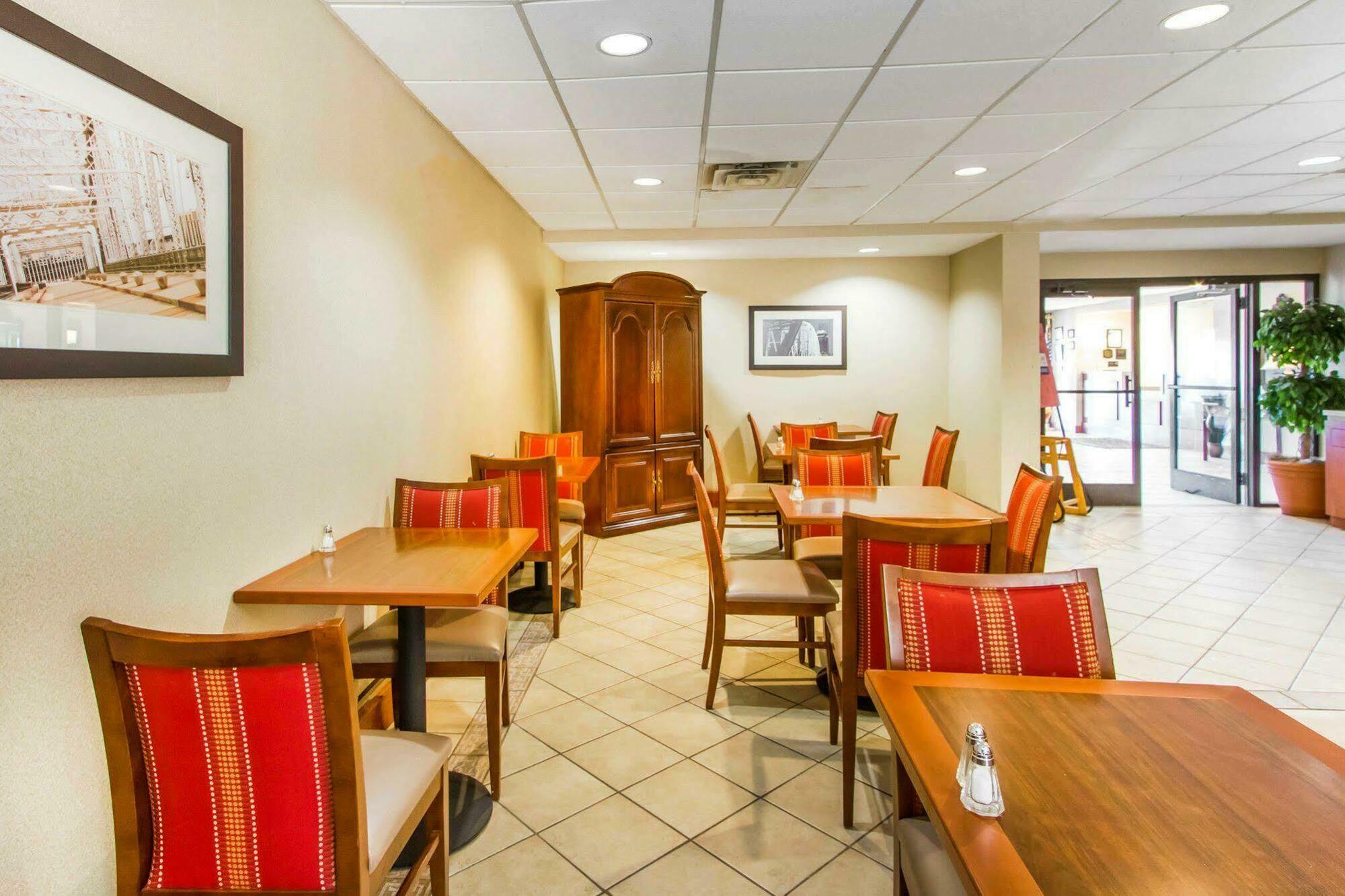 Quality Inn Clarksville - Exit 11 Екстериор снимка